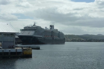 Cruise liner.jpg